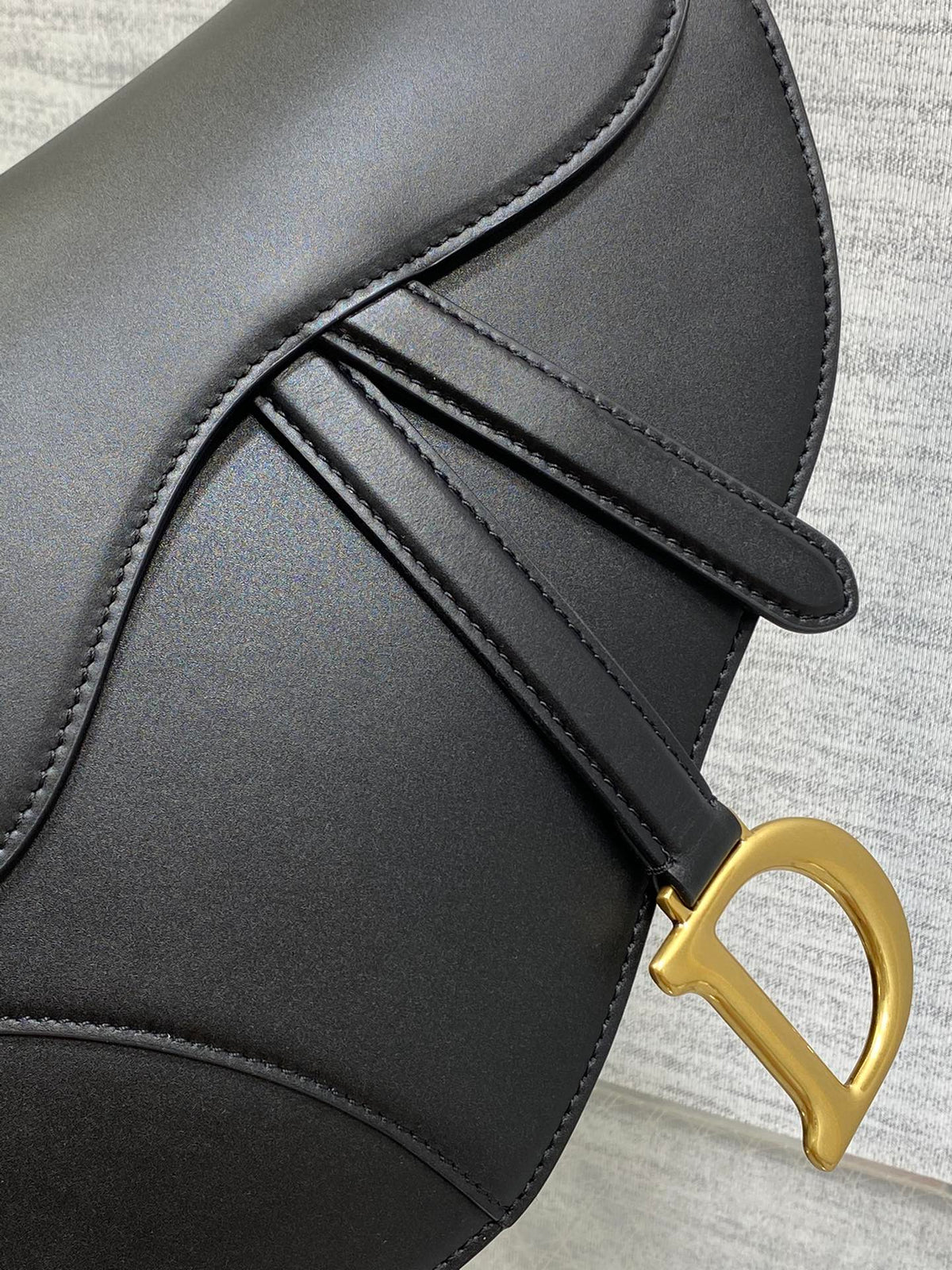 SADDLE BAG 24 IN BLACK CALFSKIN GOLD HARDWARE
