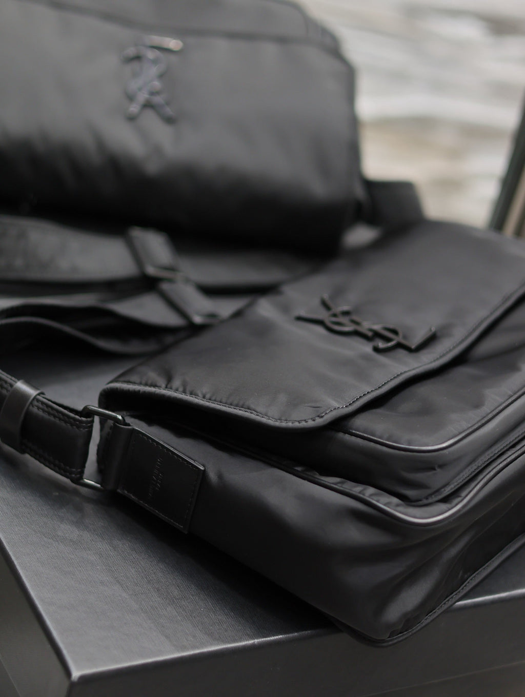 NIKI MEDIUM 28 IN BLACK NYLON