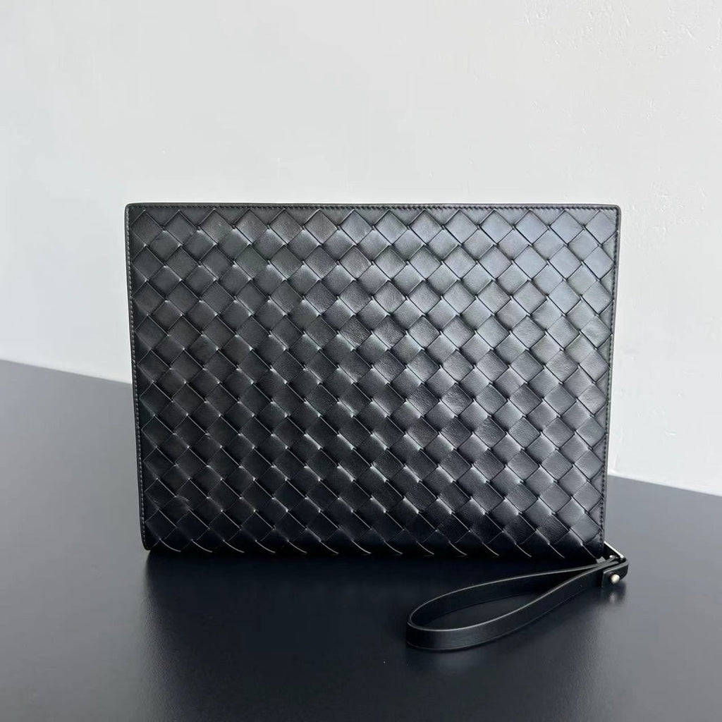 INTRECCIATO CLUTCH 32 IN BLACK SOFT CALFSKIN