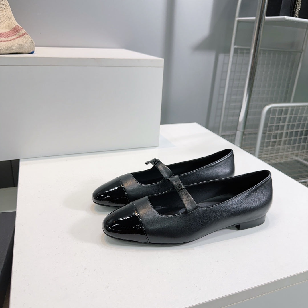 CHANEL FLAT MARY JANE SHOES 25S IN BLACK GLOSSY LAMBSKIN WITH BOW