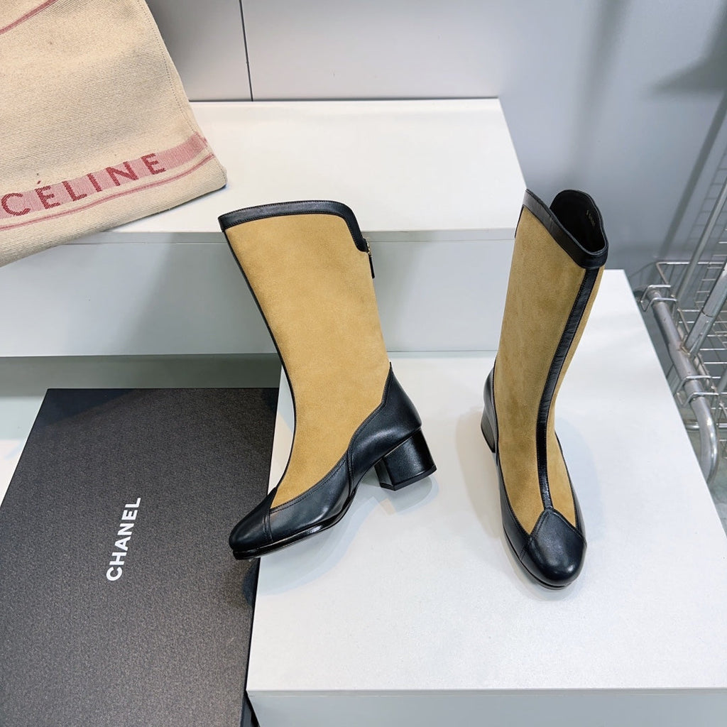 CHANEL SHORT BOOTS 25S 45 MM IN DARK BEIGE SUEDE AND BLACK LAMBSKIN