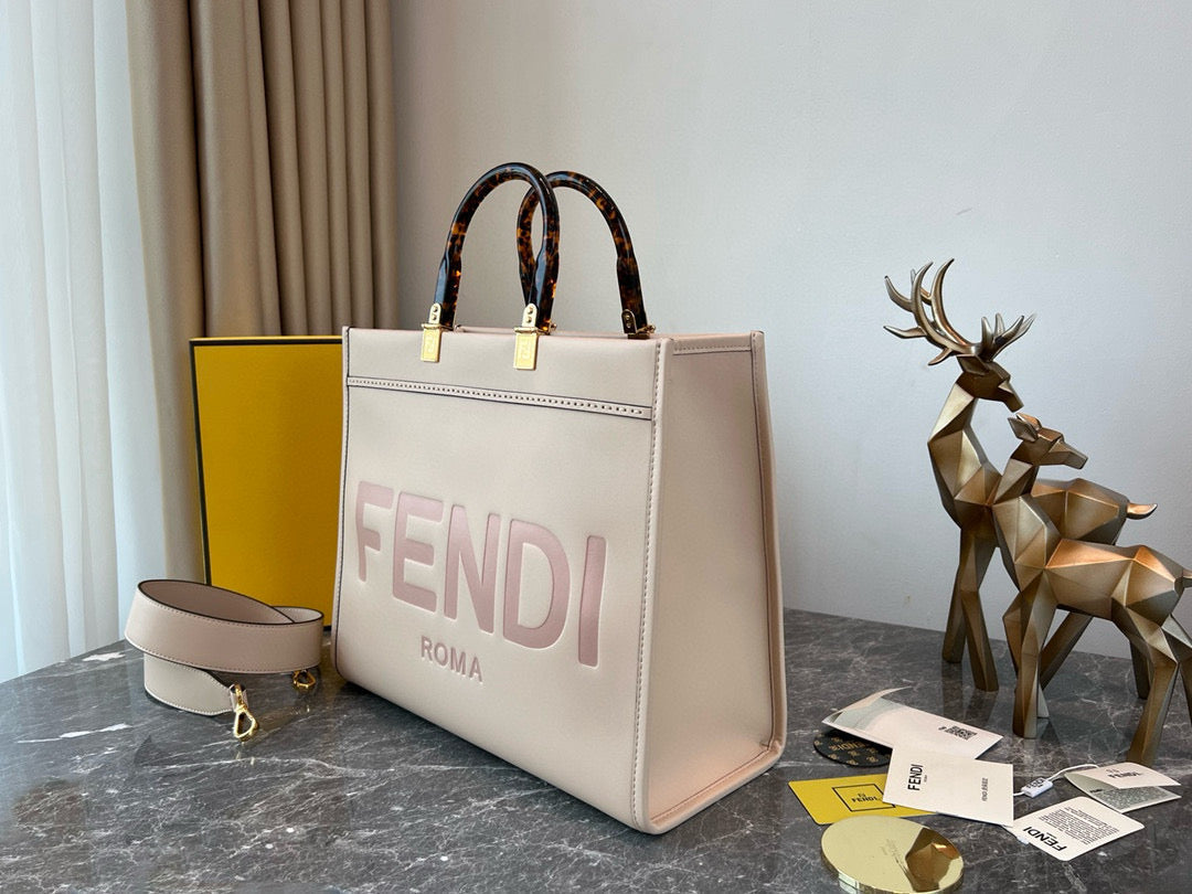 SHINE LARGE 35 TOTE IN BEIGE CREAM CALFSKIN