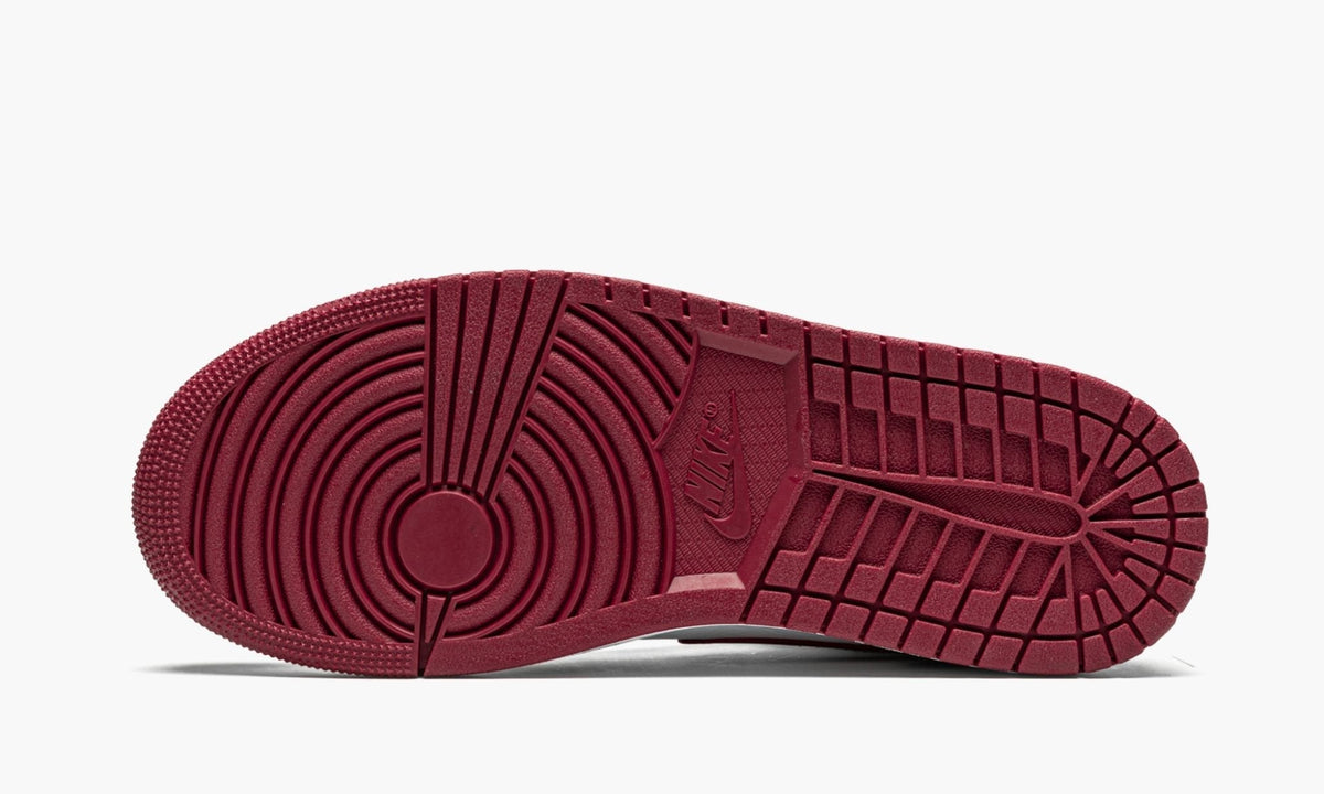 Air Jordan 1 Mid Bred Toe Sneakers