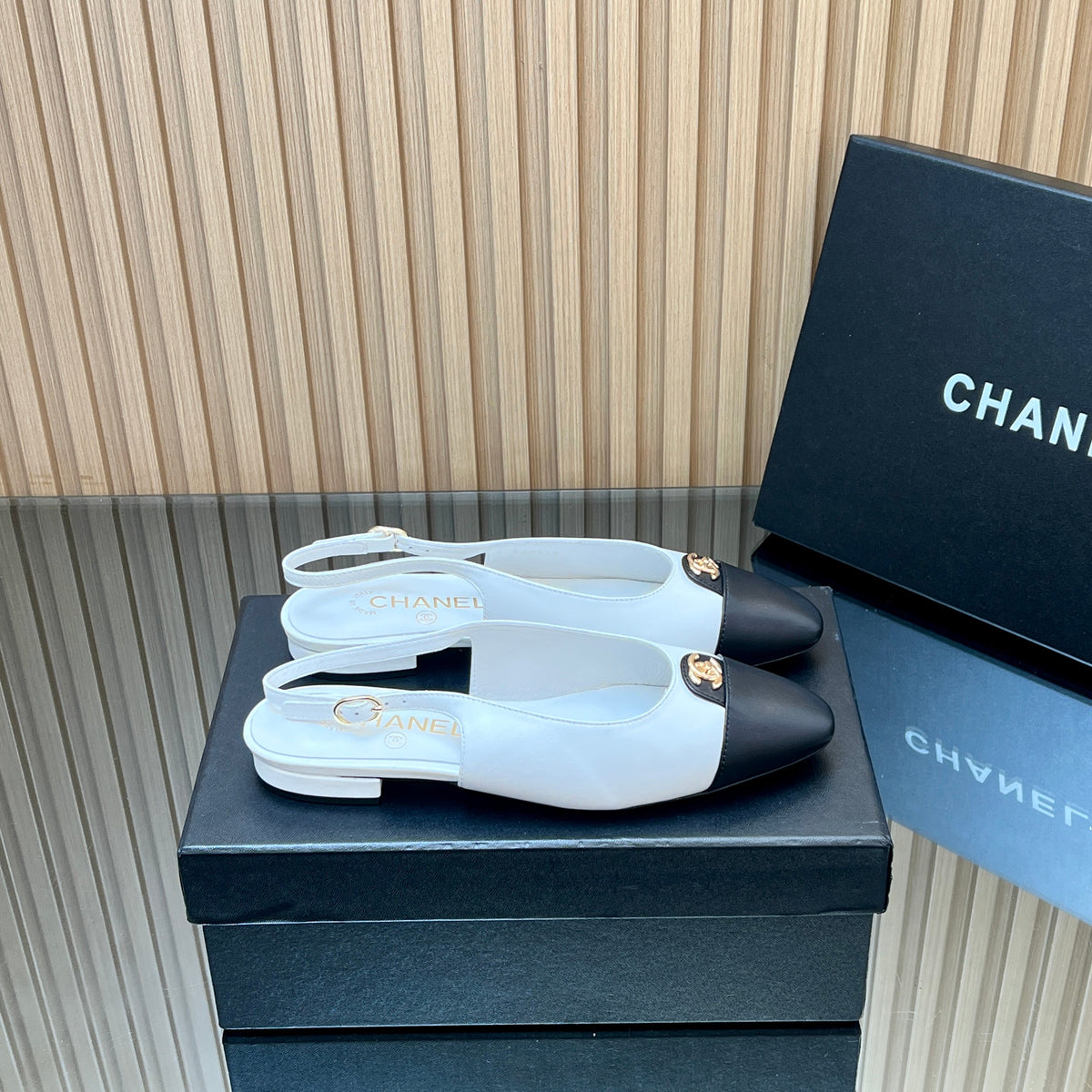 CHANEL 25S SLINGBACK FLATS IN WHITE CALFSKIN GOLD HARDWRE