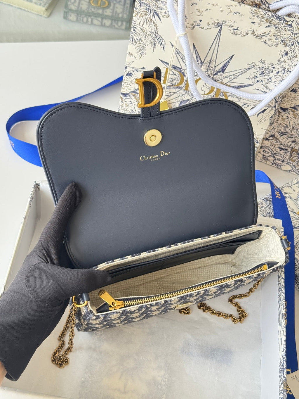 DIOR 25S MEDIUM SADDLE POUCH WITH CHAIN 21 IN BLUE DIOR OBLIQUE JACQUARD CANVAS