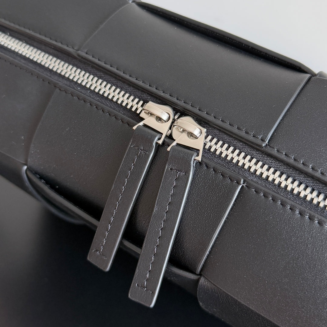 BOTTEGA VENETA 25S ARCO BAG 28 IN BLACK CALFSKIN SILVER HARDWARE