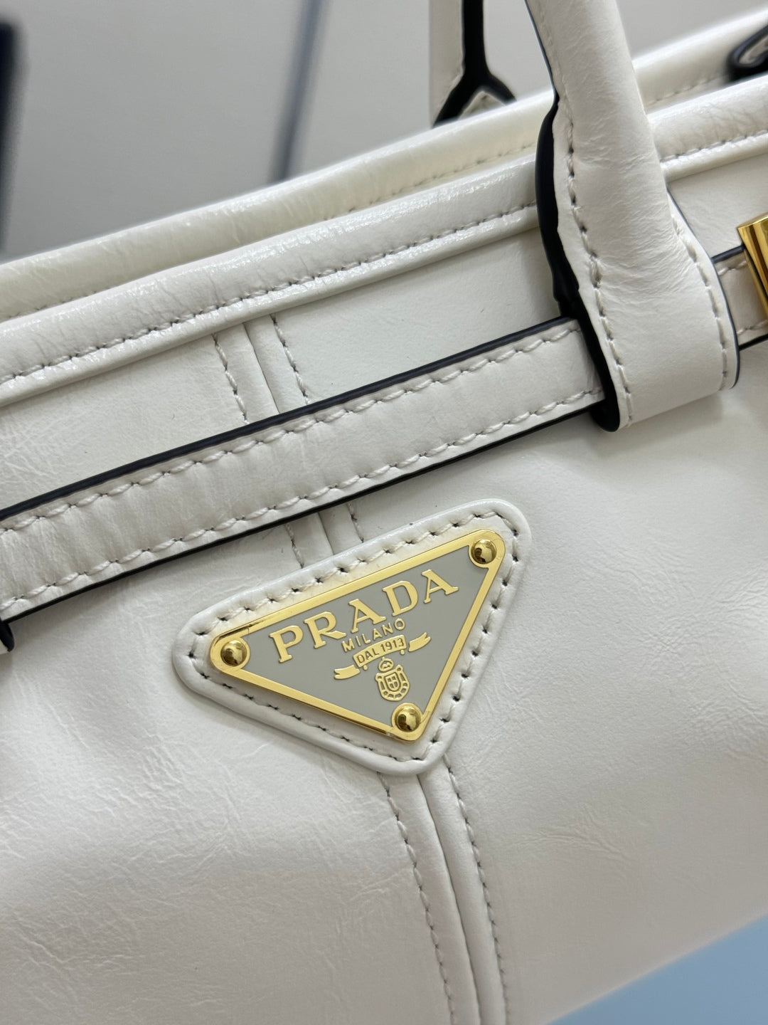 PRADA 25S BONNIE MINI HANDBAG 23 IN WHITE CALFSKIN GOLD HARDWRE