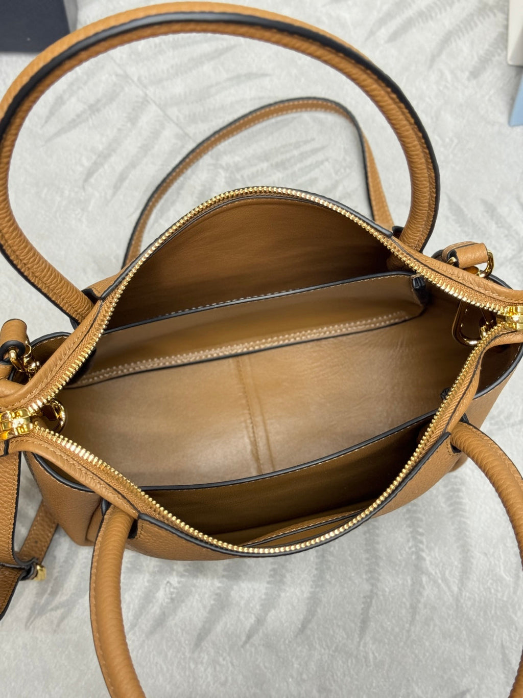 PRADA 25S SMALL BAG 23 IN CARAMEL CALFSKIN GOLD HARDWRE