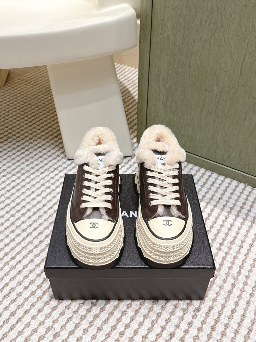 CHANEL 25S THICK-SOLE SNEAKERS 60MM IN DARK BROWN AND BEIGE CALFSKIN WITH FUR LINING