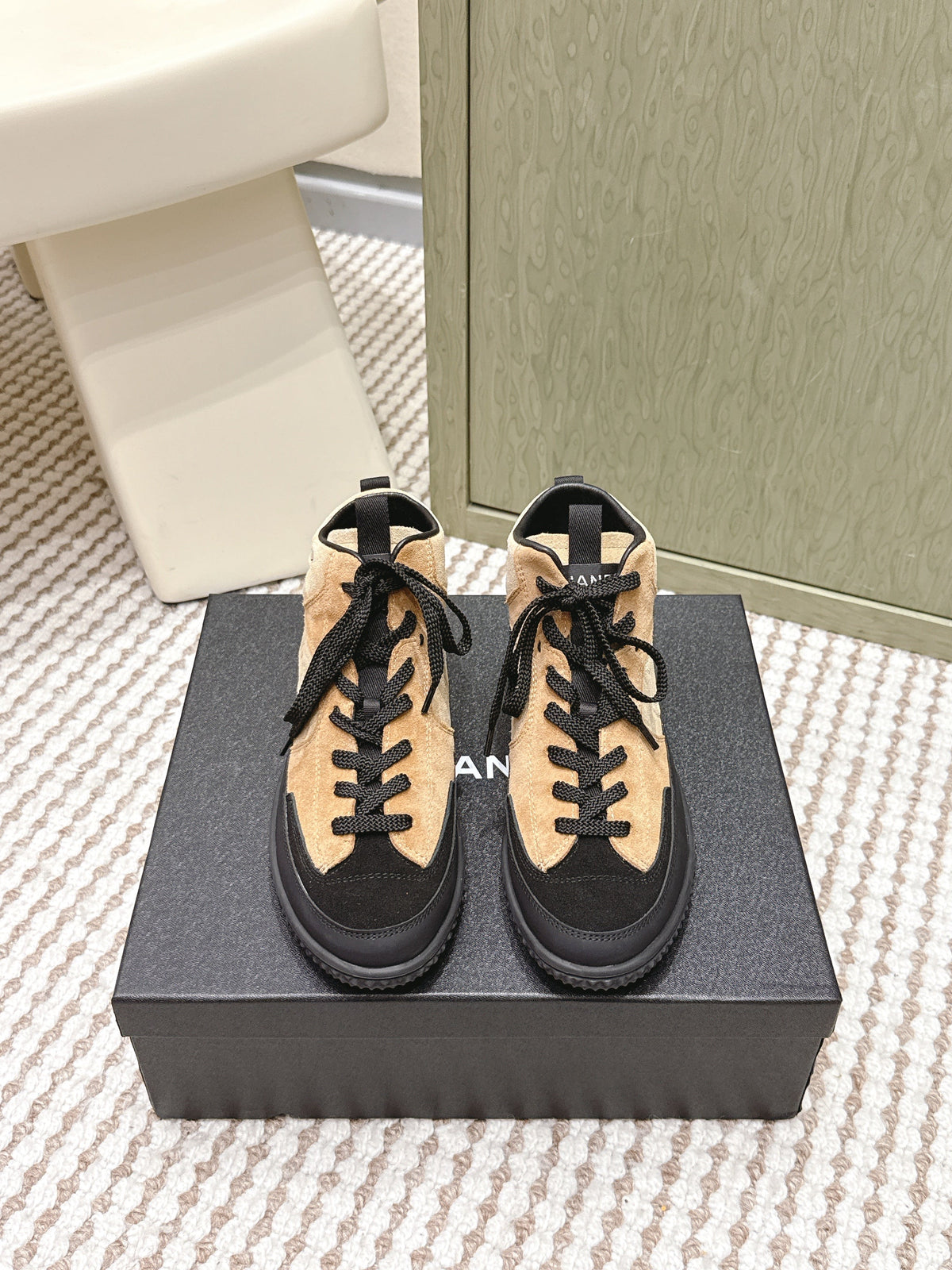 CHANEL 25S HIGH-TOP SNEAKERS IN BLACK AND BROWN CALFSKIN AND SUEDE
