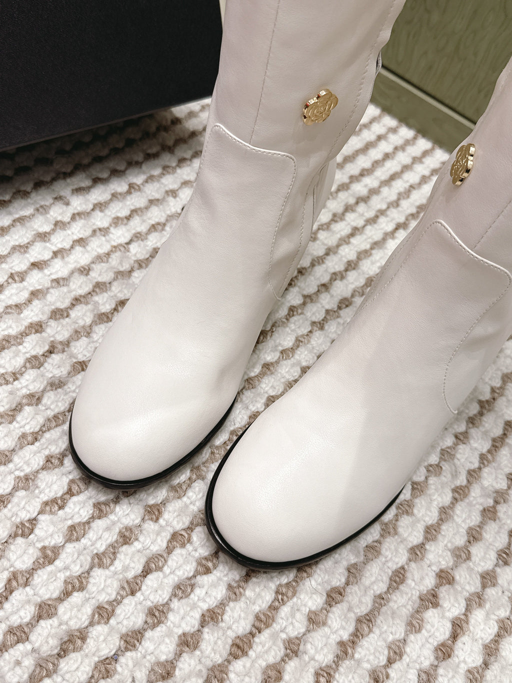 CHANEL 25S KNEE-HIGH BOOTS IN WHITE CALFSKIN WITH RHINESTONES