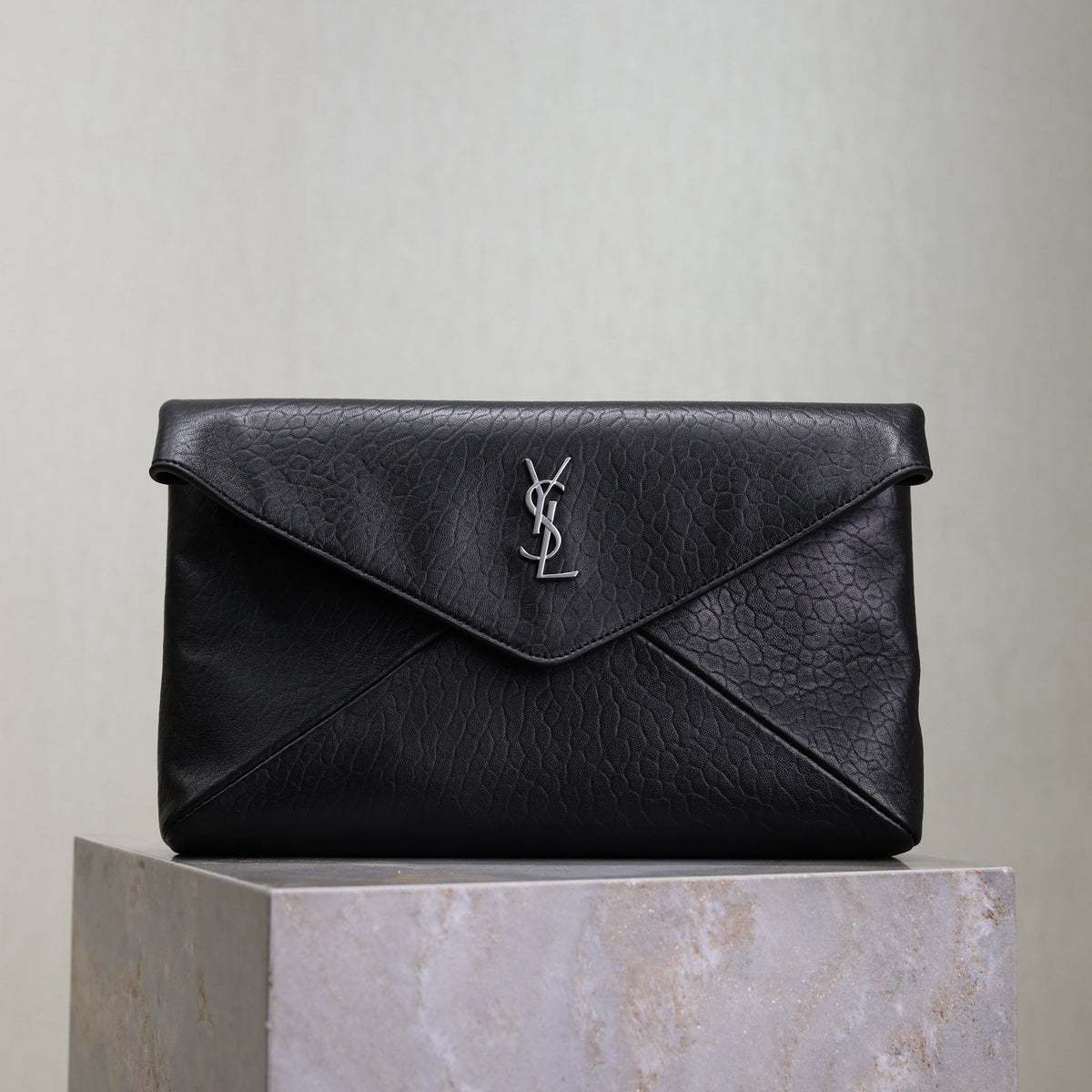 YSL 25S CASSANDRE LARGE ENVELOPE POUCH 29 IN BLACK CALFSKIN GRAY HARDWARE
