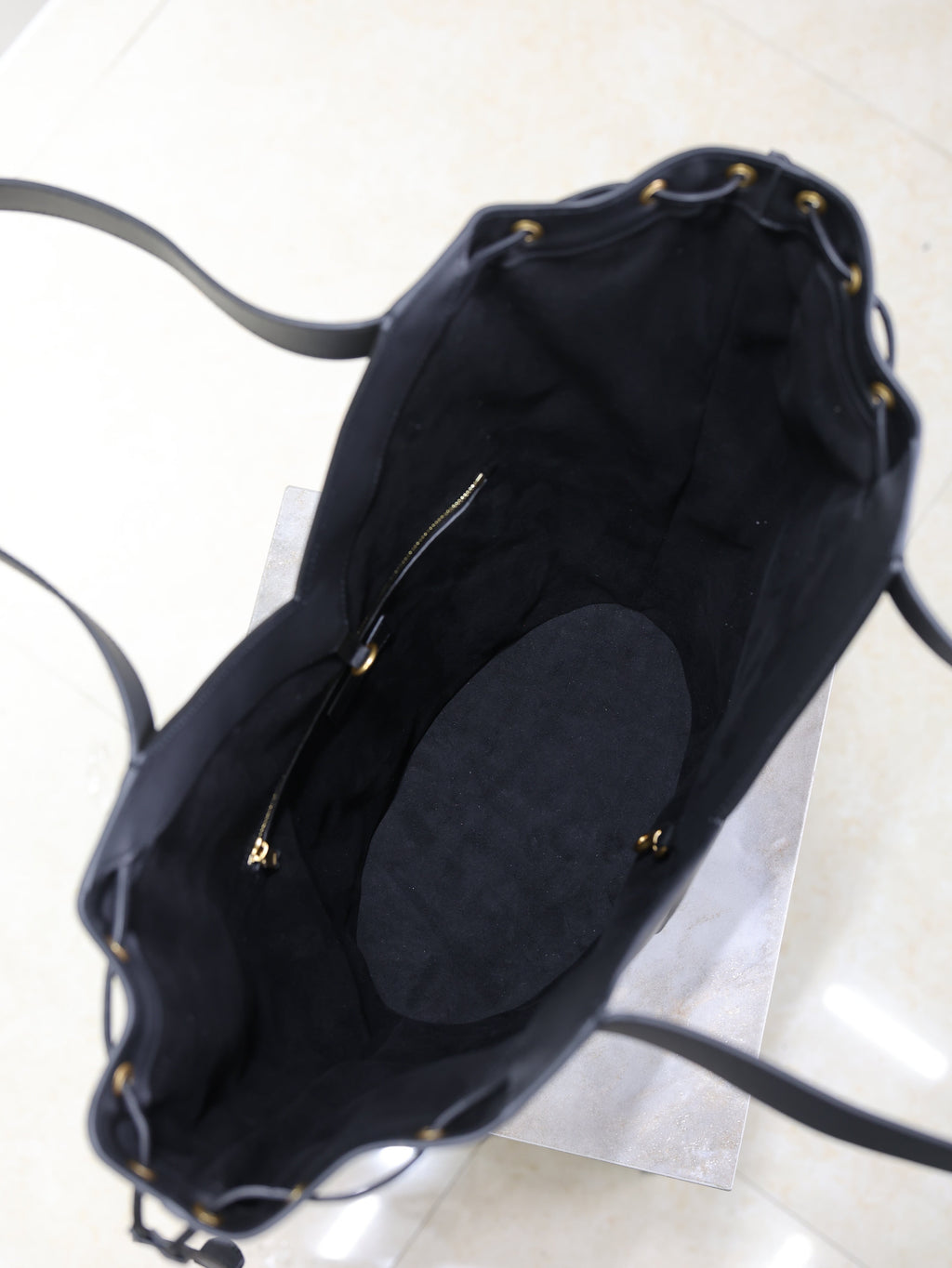 YSL 25S Y LARGE HOBO 50 IN BLACK CALFSKIN GOLD HARDWARE
