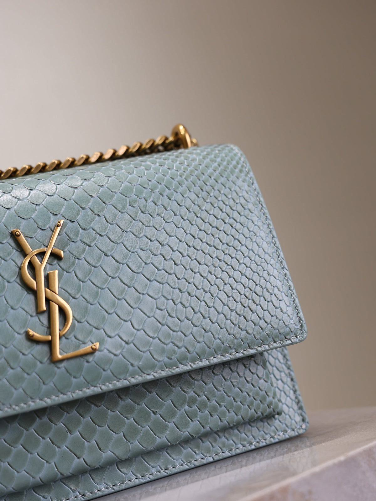 YSL 25S SUNSET MEDIUM 22 IN LIGHT BLUE CROCODILE-EMBOSSED CALFSKIN GOLD HARDWARE