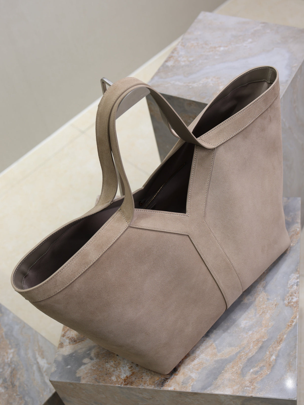 YSL 25S Y MAXI TOTE 50 IN DRY GRAIN SUEDE GOLD HARDWRE