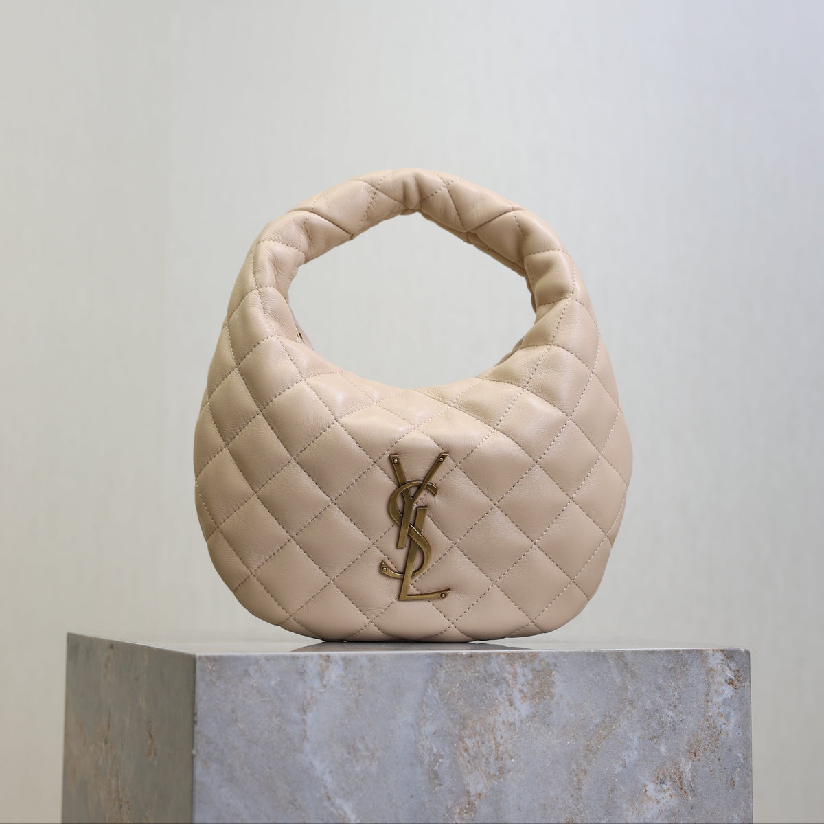 YSL 25S ICARINO 17 IN BEIGE QUILTED CALFSKIN GOLD HARDWARE