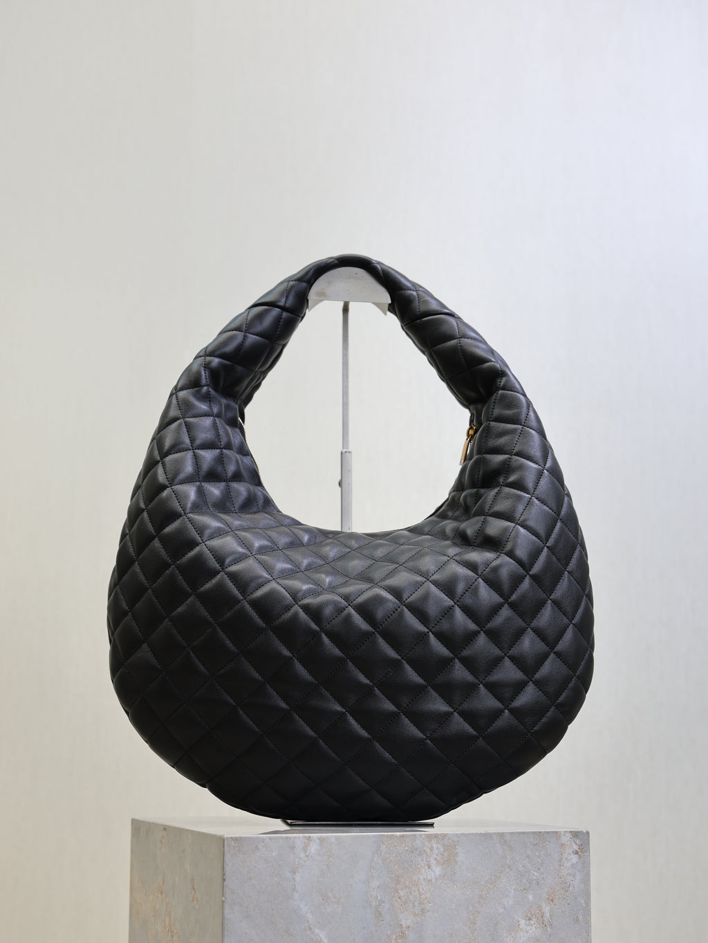 YSL 25S ICARE HOBO 44 IN BLACK QUILTED CALFSKIN GOLD HARDWRE