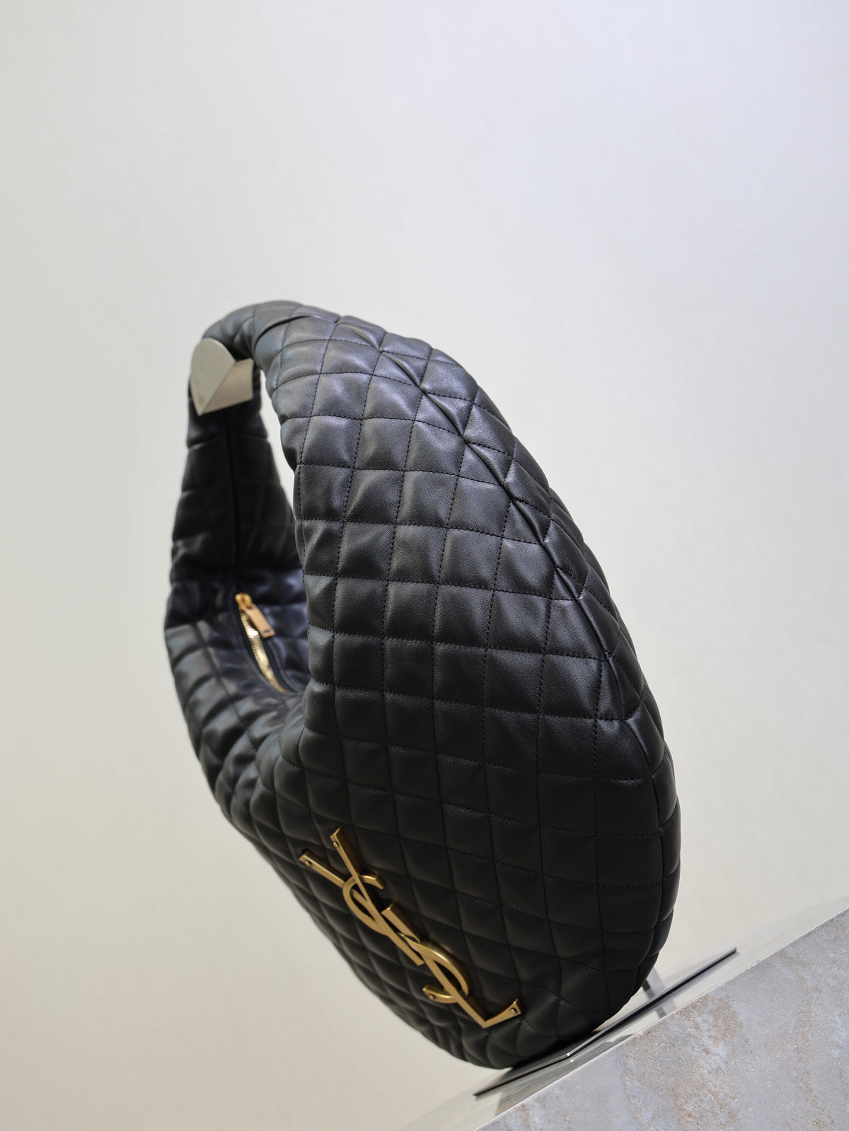 YSL 25S ICARE HOBO 44 IN BLACK QUILTED CALFSKIN GOLD HARDWRE