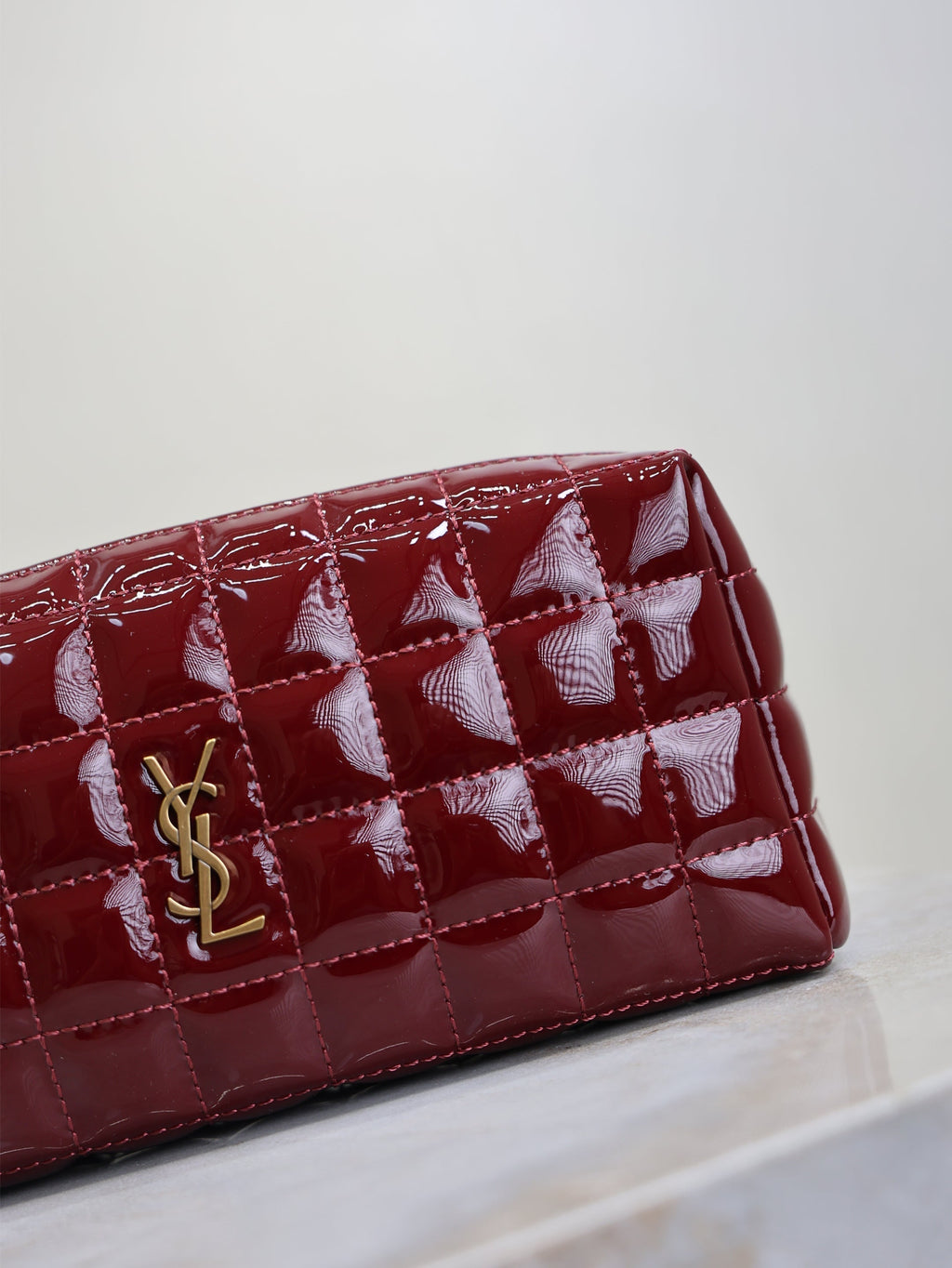 YSL 25S CASSANDRE MATELASSÉ CARRÉ POUCH ON CHAIN 18 IN DARK RED WINE SHINY CALFSKIN