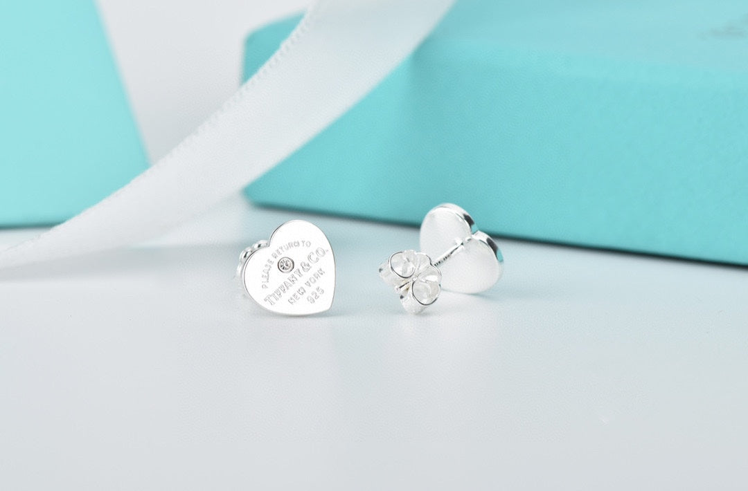 18K Return to Tiffany Heart Earrings