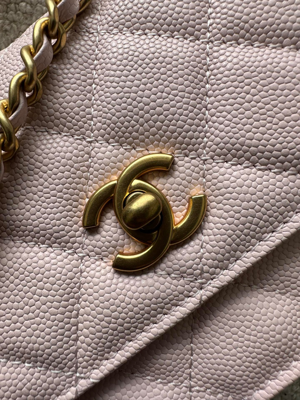 CHANEL 25S CLASSIC WALLET ON CHAIN 19 IN LIGHT PINK LAMBSKIN WITH GOLD HARDWARE