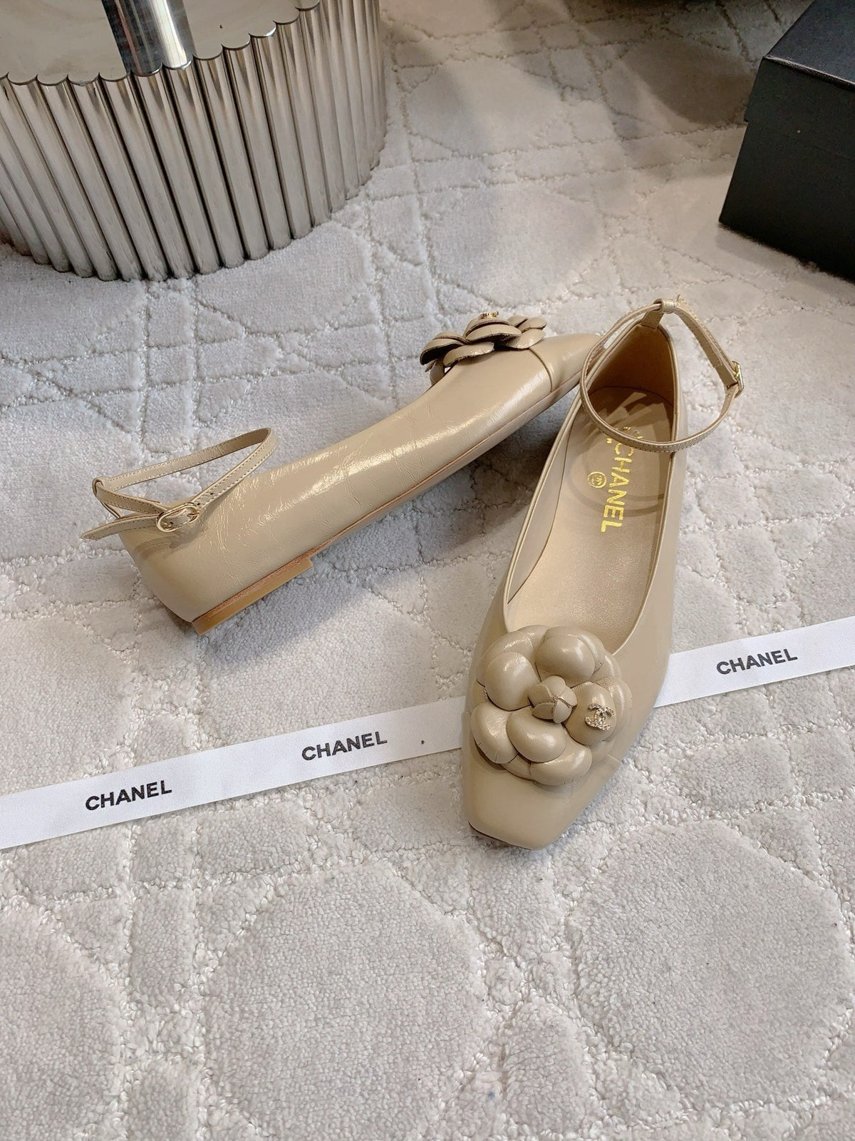 CHANEL 25S CAMELLIA SQUARE TOE FLATS IN BEIGE CALFSKIN GOLD HARDWARE