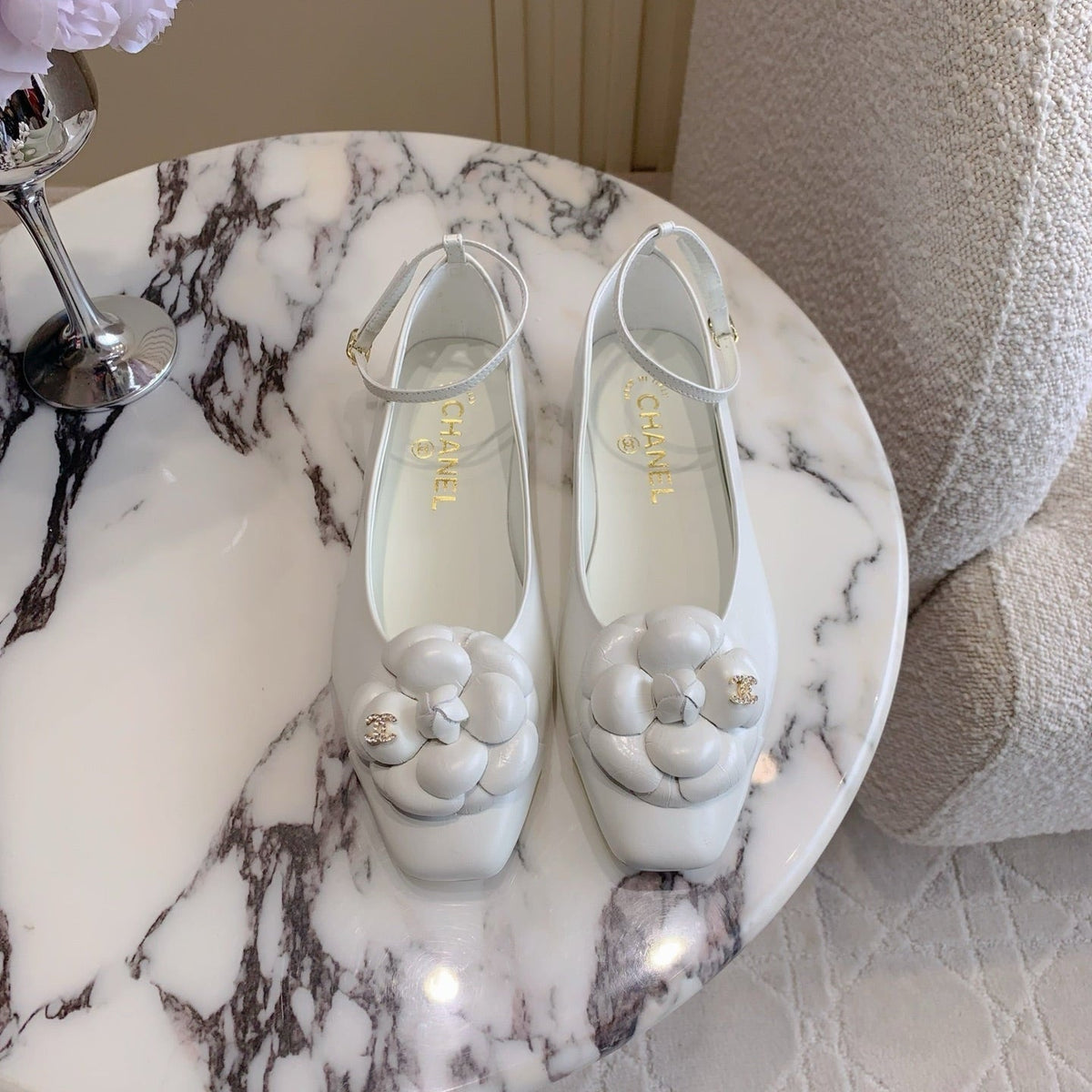 CHANEL 25S CAMELLIA SQUARE TOE FLATS IN WHITE CALFSKIN GOLD HARDWARE