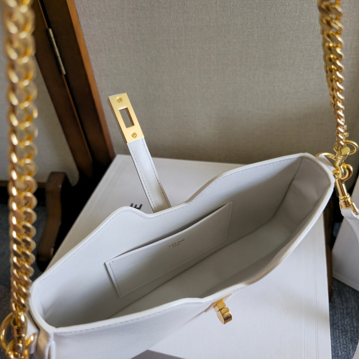 CELINE 25S SHOULDER CAMILLE 16 SOFT 27MM IN WHITE CALFSKIN GOLD HARDWARE