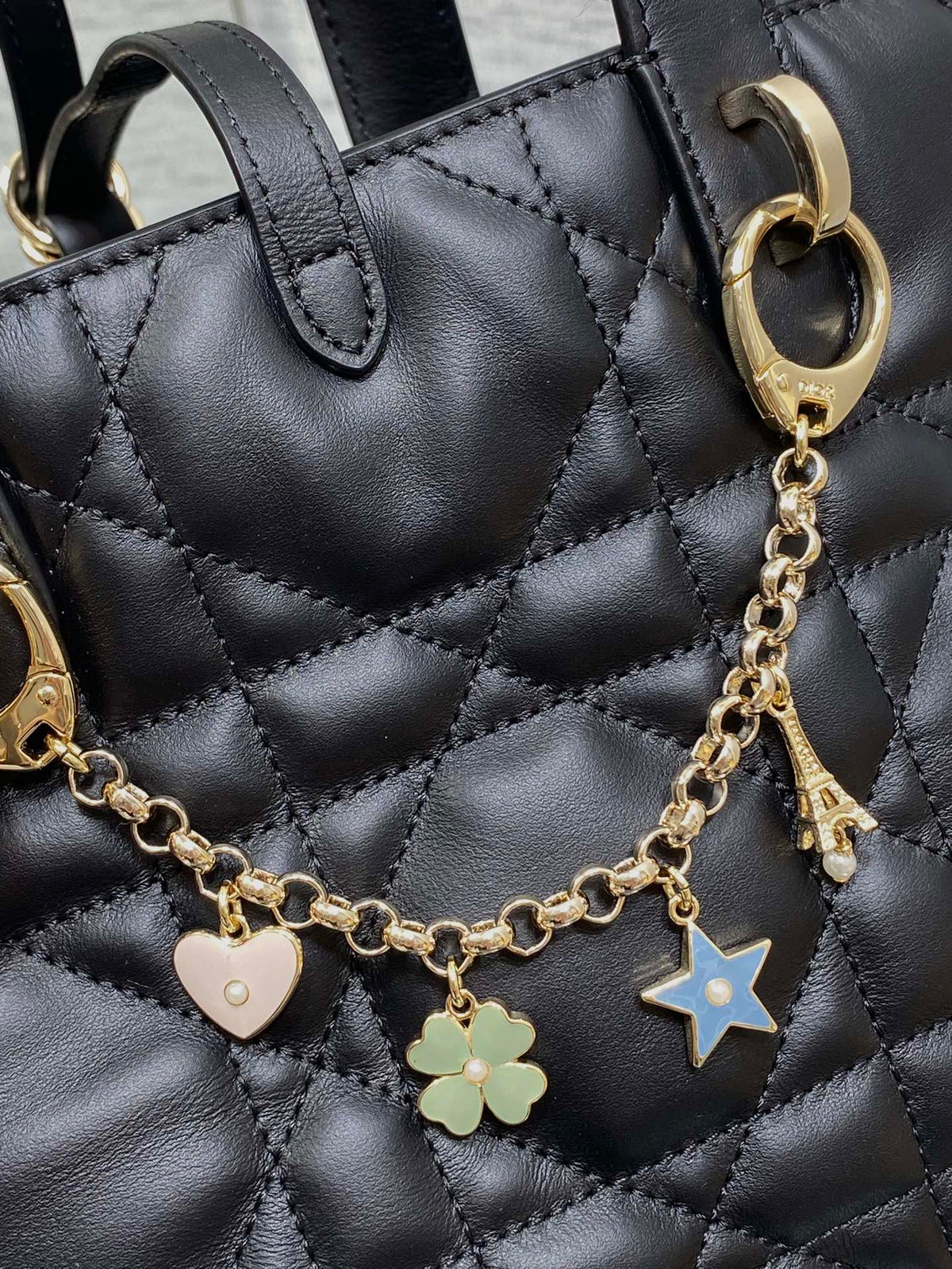 DIOR 25S TOUJOURS VERTICAL TOTE BAG 18 IN BLACK CALFSKIN WITH CHARM BRACELET STRAP