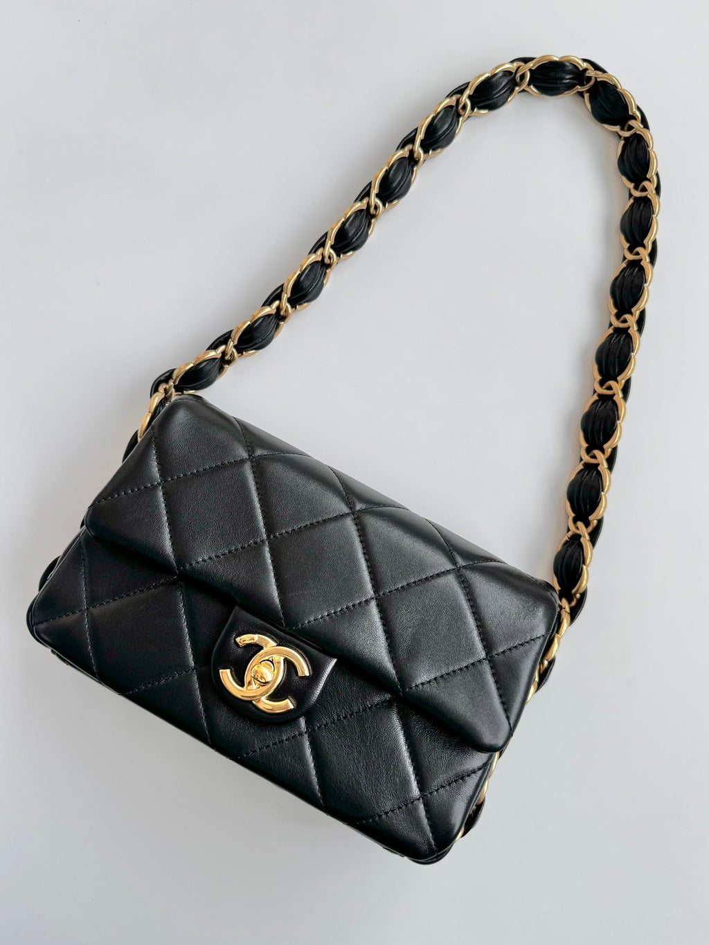 CHANEL 25S FLAP BAG 20 CM IN BLACK LAMBSKIN WITH GOLD HARDWARE