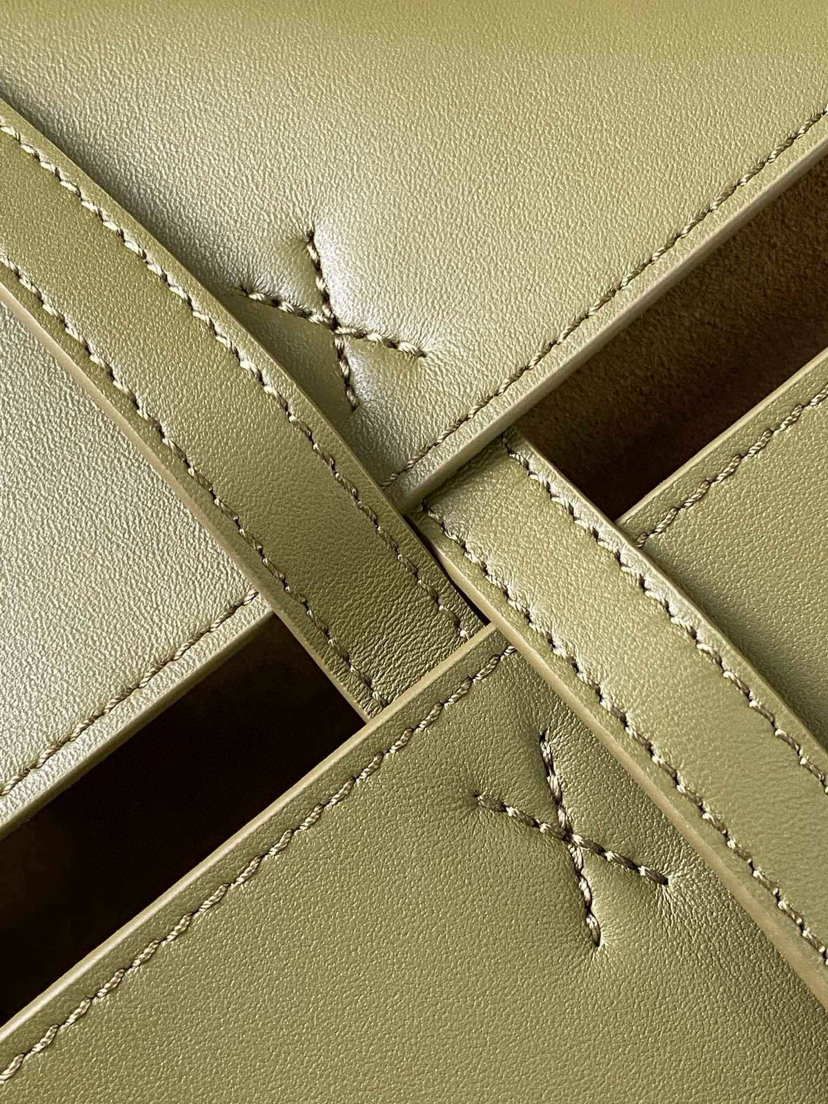 LOEWE 25S PUZZLE FOLD BAG 31 IN OLIVE GREEN AND DARK BLUE SHINY CALFSKIN
