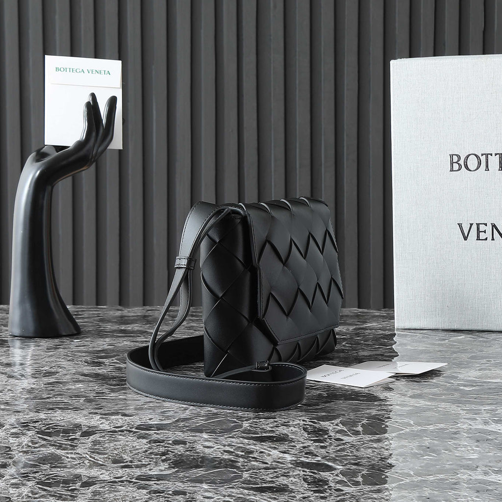 BOTTEGA VENETA 25S DIAGO 22 IN BLACK CALFSKIN PATENT SILVER HARDWARE