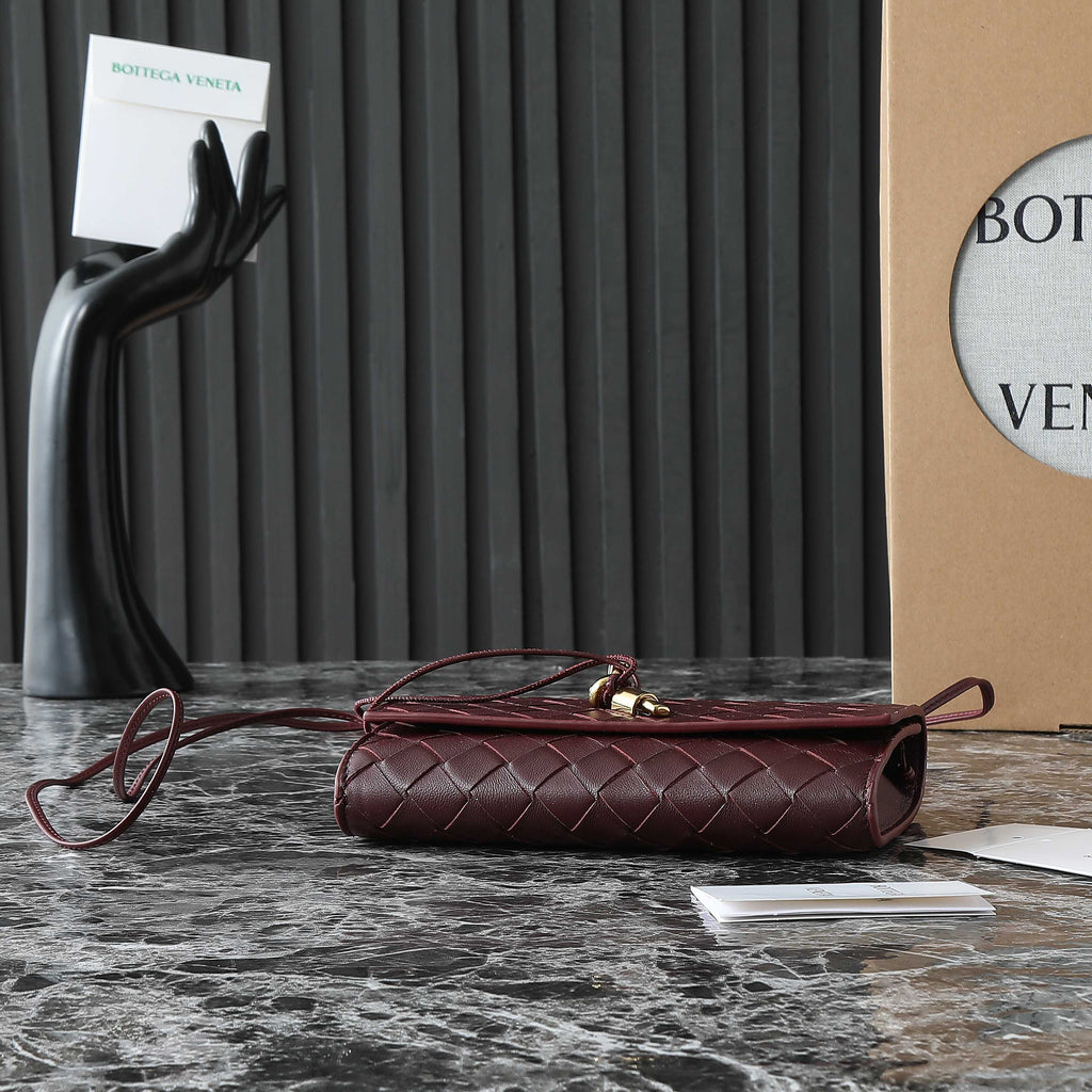 BOTTEGA VENETA 25S ANDIAMO POUCH 19 IN DEEP MAROON CALFSKIN GOLD HARDWARE