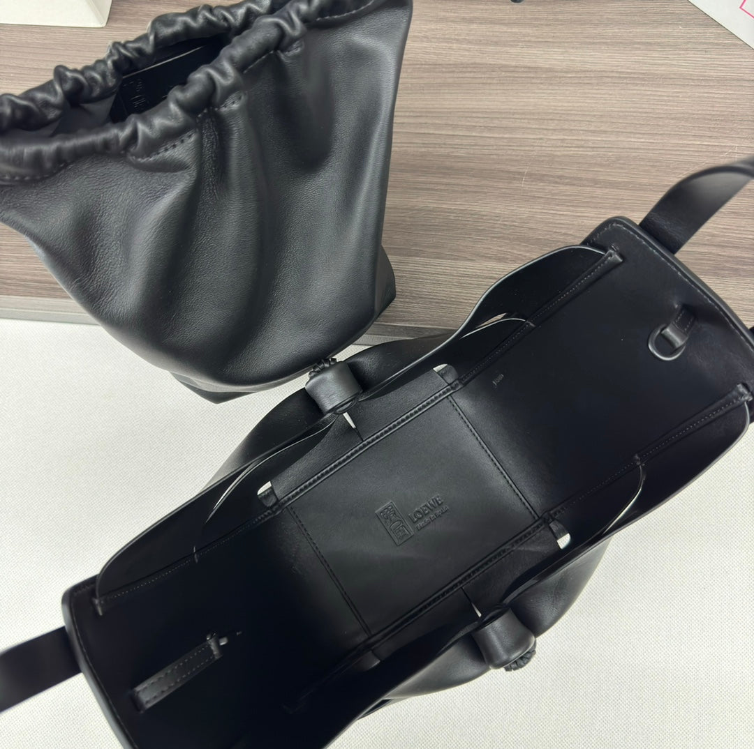 LOE 27 HAMMOCK COMPACT BAG IN BLACK CALFSKIN