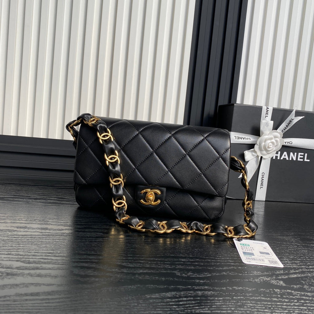 CHANEL MEDIUM FLAP BAG 26 IN BLACK CALFSKIN GOLD DOUBLE C THICK CHAIN