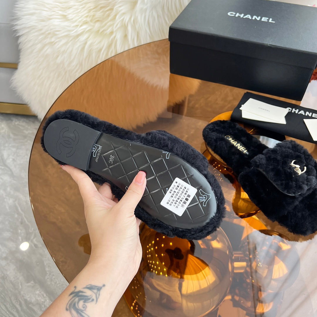 CHANEL 25S FUR SLIPPERS IN BLACK LOGO GOLD HARDWRE
