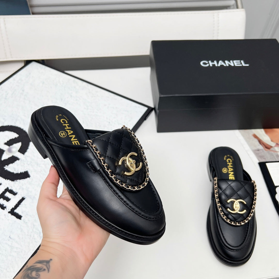CHANEL 25S MULES WITH CHAIN DETAIL IN BLACK CALFSKIN GOLD HARDWRE