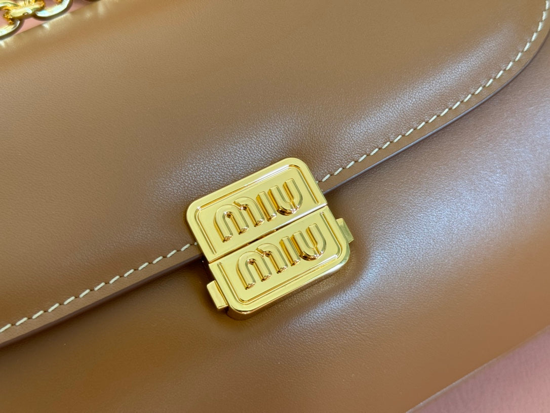 CHAIN SHOULDER BAG 24 IN PEANUT BROWN PATENT SMOOTH CALFSKIN