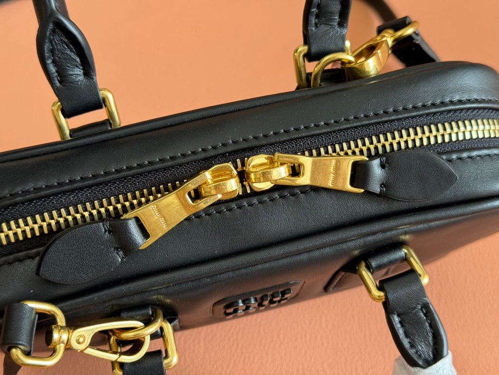 ARCADIE BAG 19 IN BLACK SHINY CALFSKIN