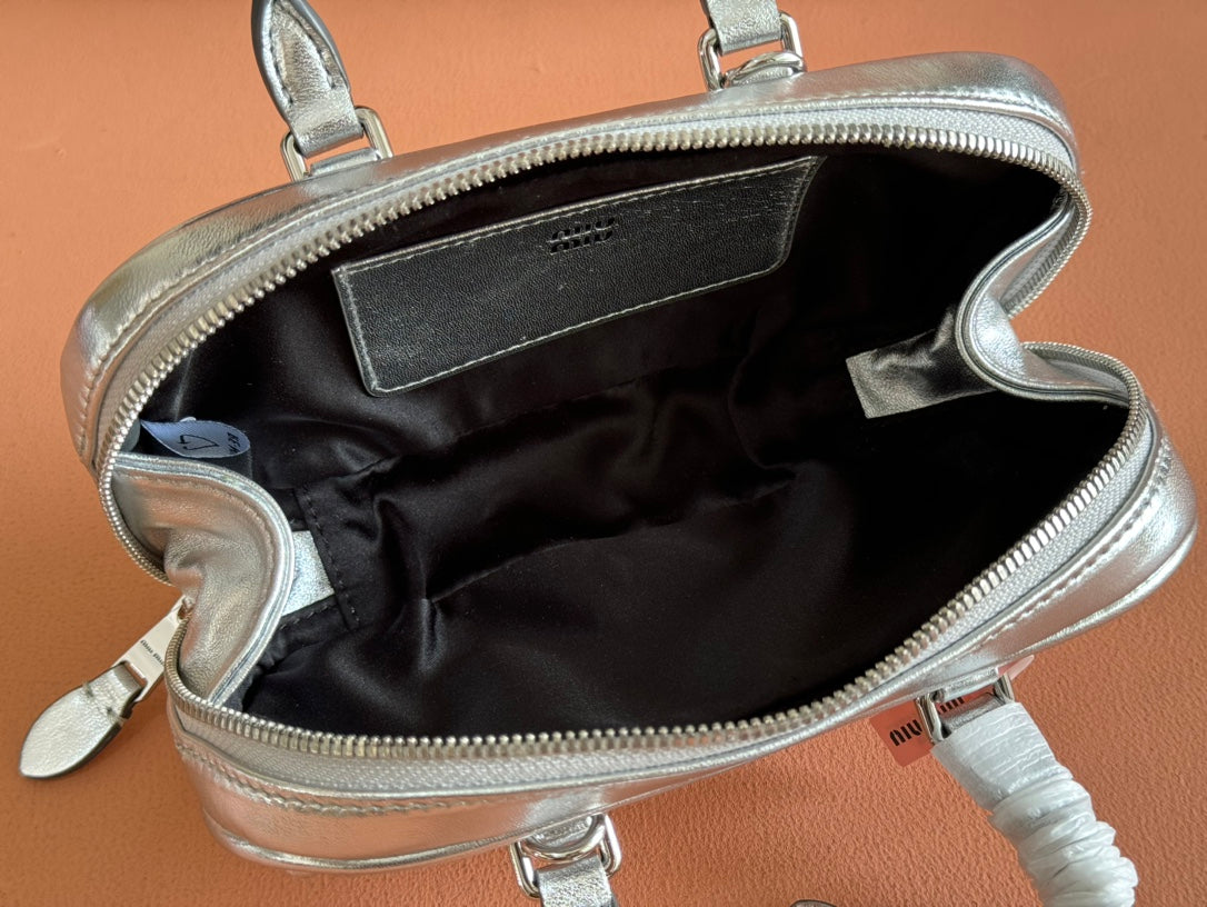 ARCADIE MATELASSÉ BAG 19 IN SILVER GLOSSY CALFSKIN GOLD HARDWARE
