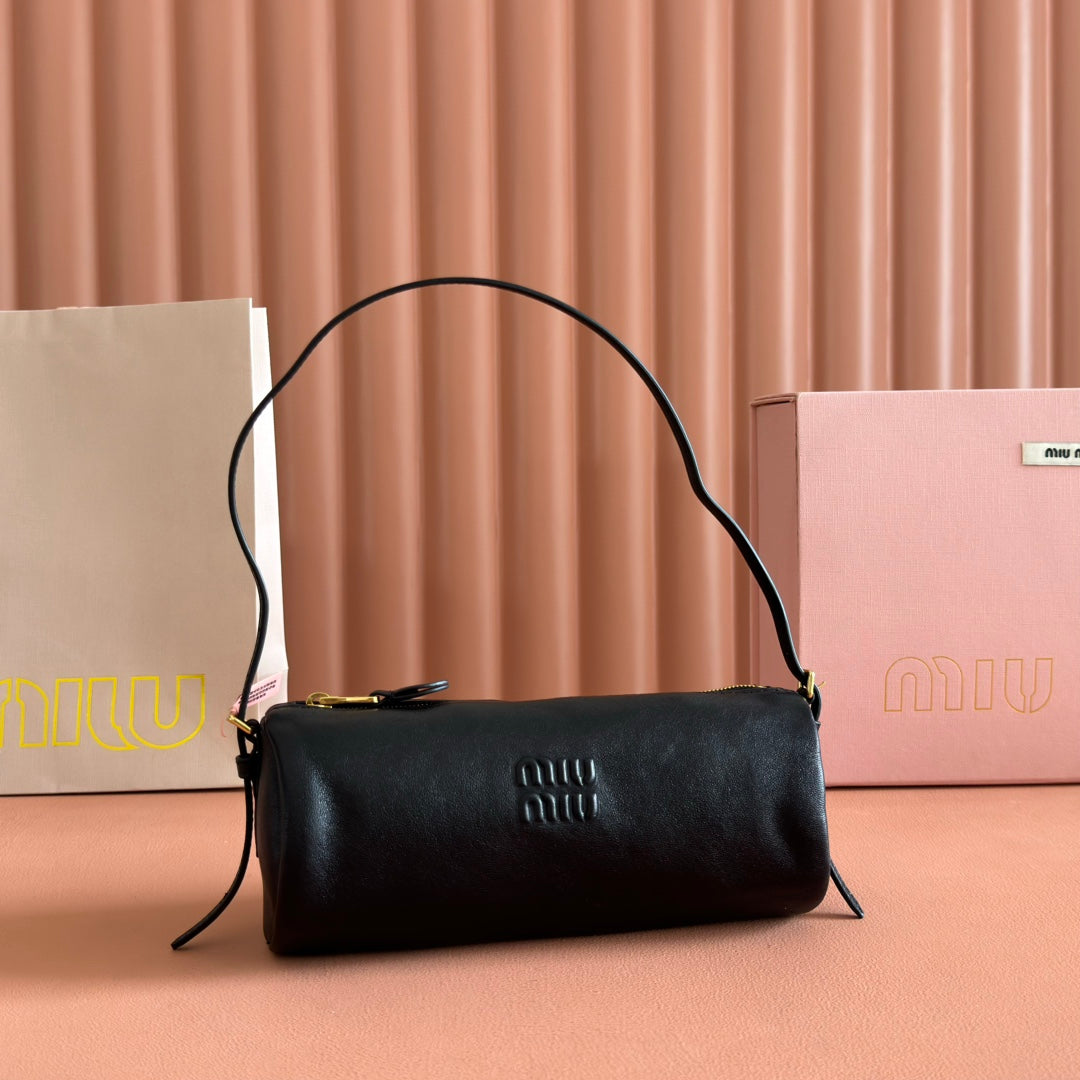 NAPPA POUCH 22 IN BLACK CALFSKIN