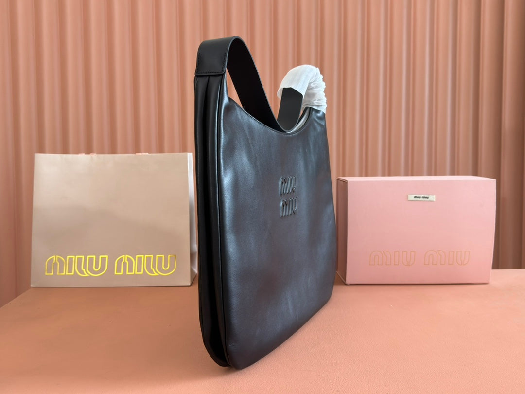 LARGE HOBO TOTE BAG 60 IN BLACK CALFSKIN