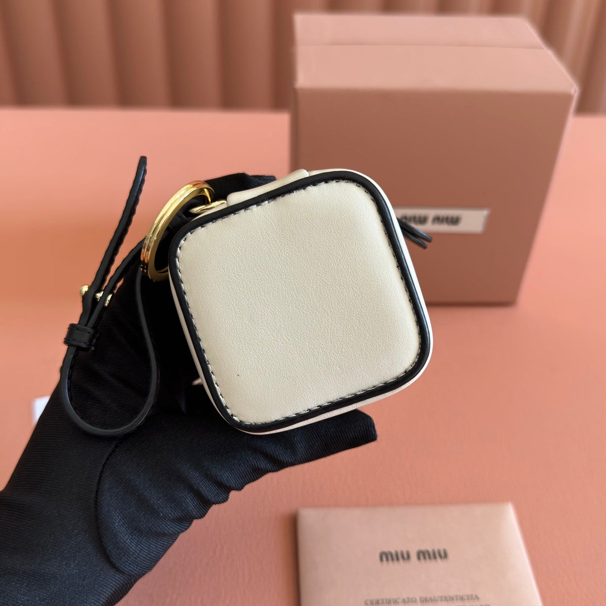 MIUMIU 26S EARPHONE CASE 6 IN WHITE CALFSKIN GOLD HARDWARE
