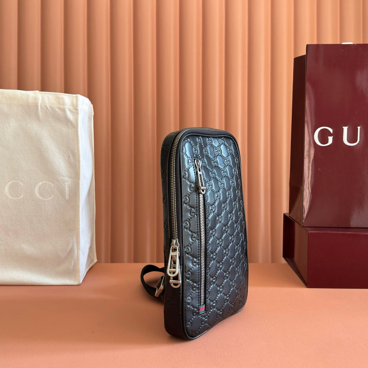 GUCCI 26S CROSSBODY BAG 28 IN BLACK EMBOSSED CALFSKIN