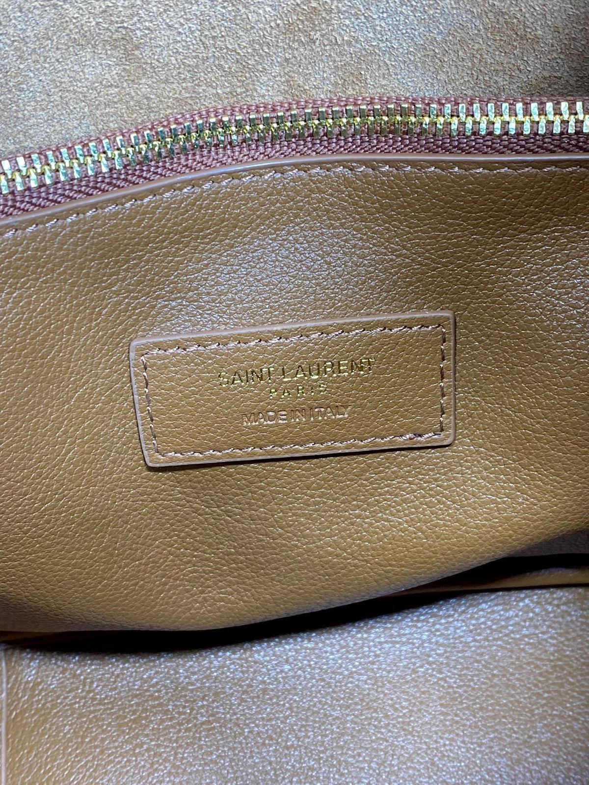 LE 5 À 7 SMALL SUPPLE 22 IN TORTILLA BROWN CALFSKIN GOLD BUCKLE