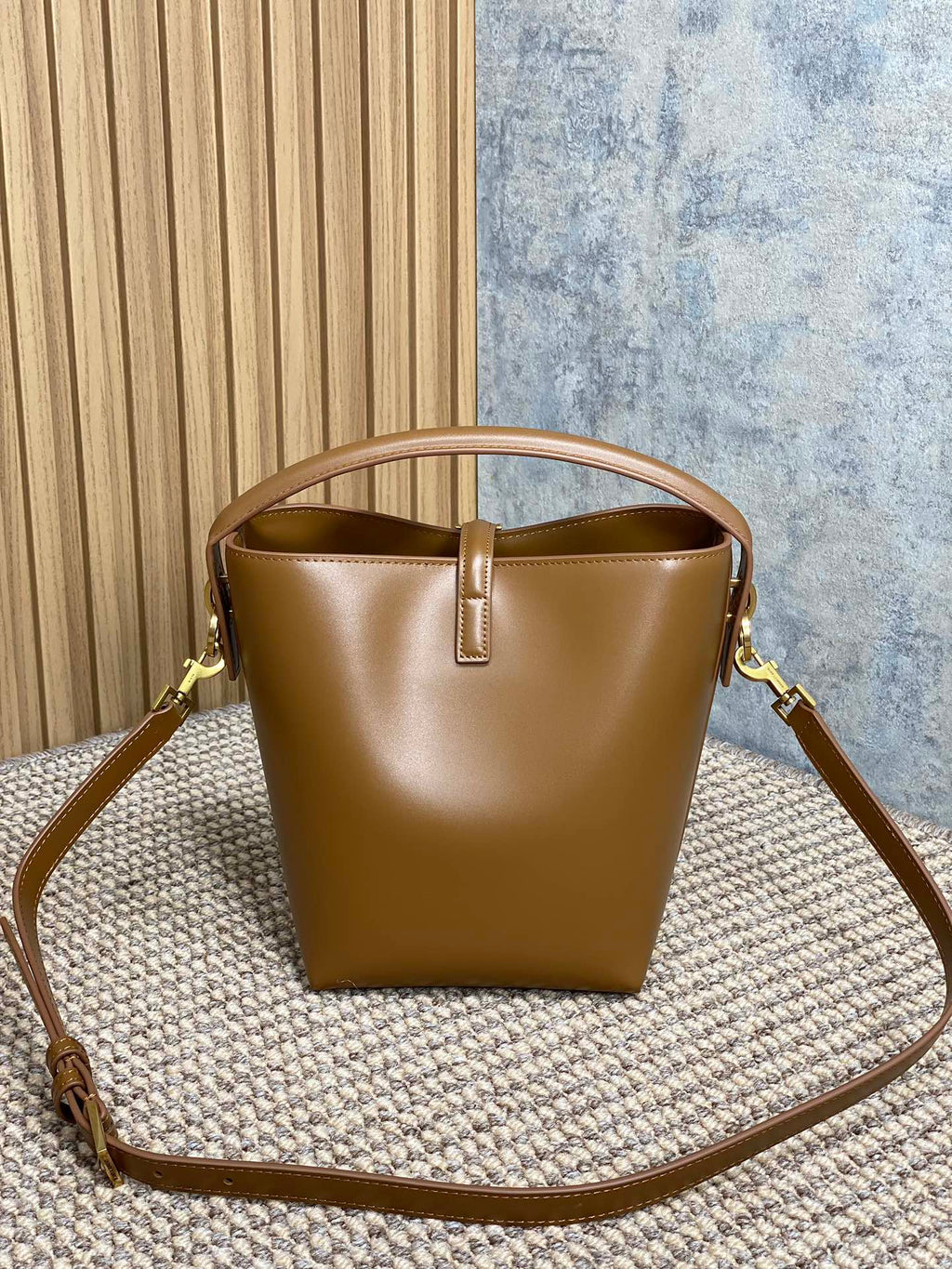 LE 37 SMALL BUCKET BAG 20 IN TORTILLA BROWN CALFSKIN GOLD HARDWARE