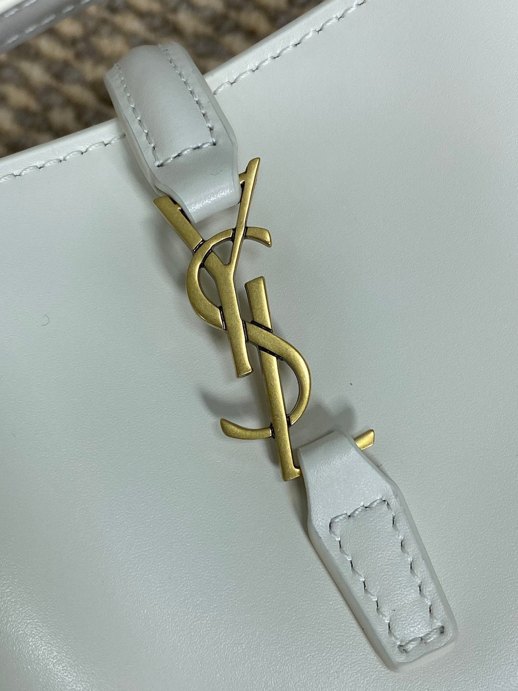 LE 37 MINI BUCKET BAG 15 IN WHITE CALFSKIN GOLD HARDWARE