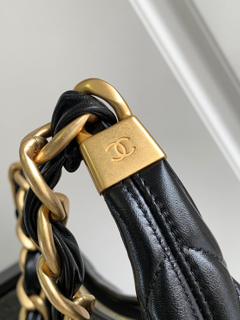 CHANEL 25S HOBO BAG 32 CM IN BLACK LAMBSKIN WITH GOLD HARDWARE