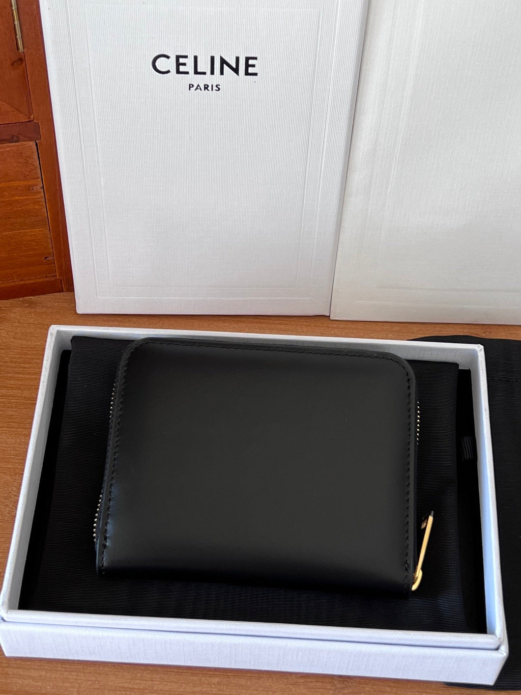 CELINE 25S TRIOMPHE COMPACT ZIPPED WALLET 11 IN BLACK CALFSKIN GOLD HARDWARE