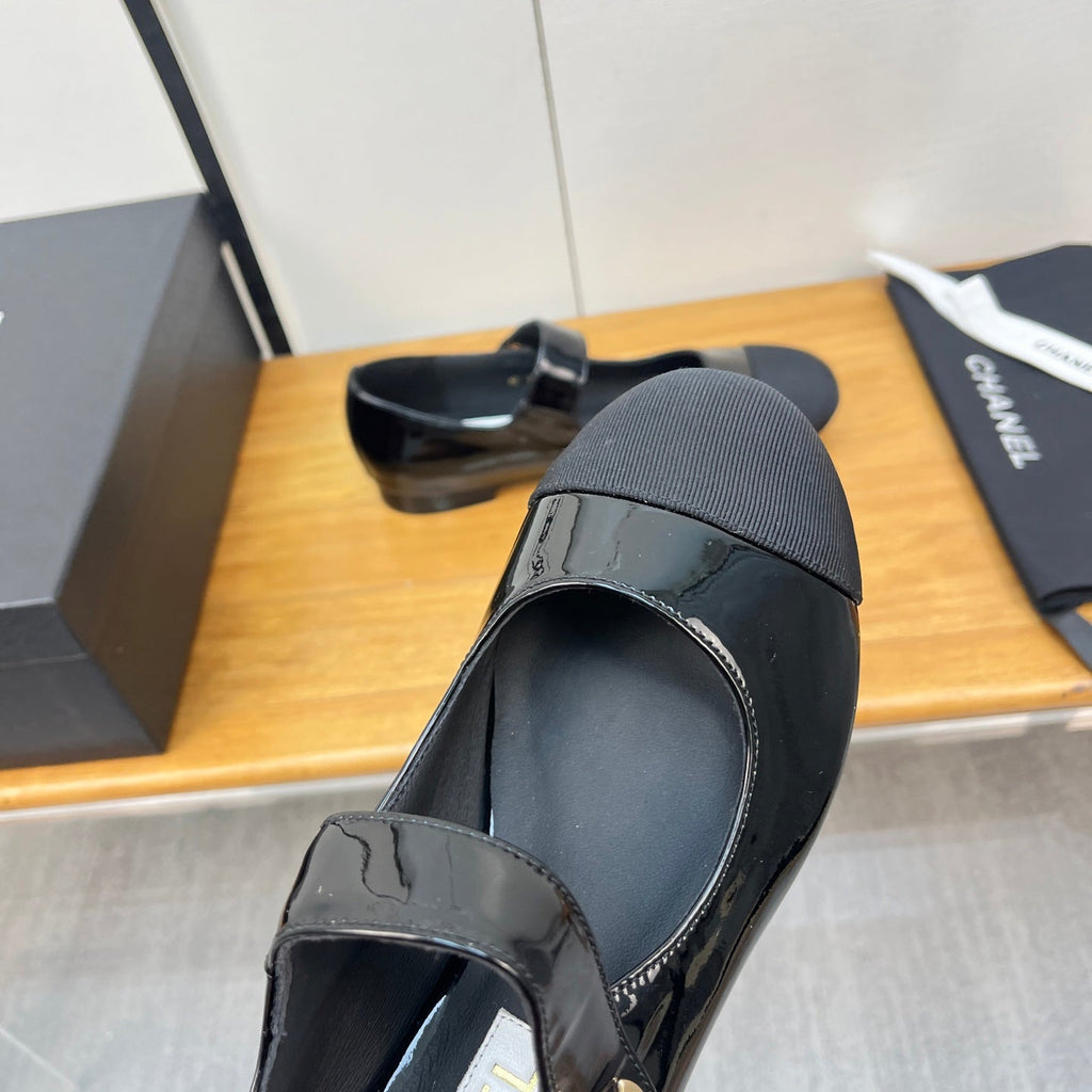 CHANEL 25S FLATS WITH FABRIC TOE IN BLACK GLOSSY CALFSKIN